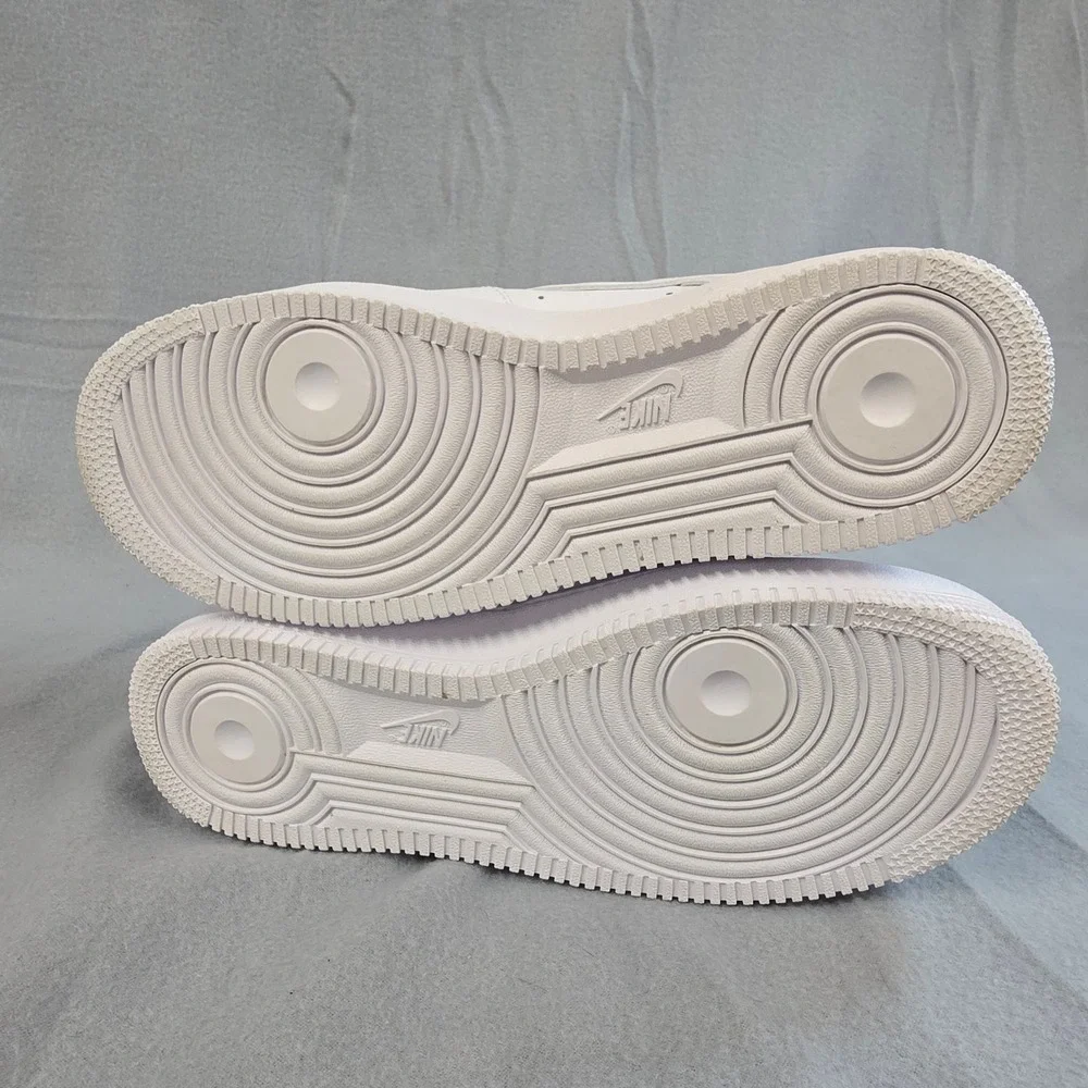 Nike Air Force 1 07 Low Triple White Mens Size‎ 9 CW2288-111 Sneakers